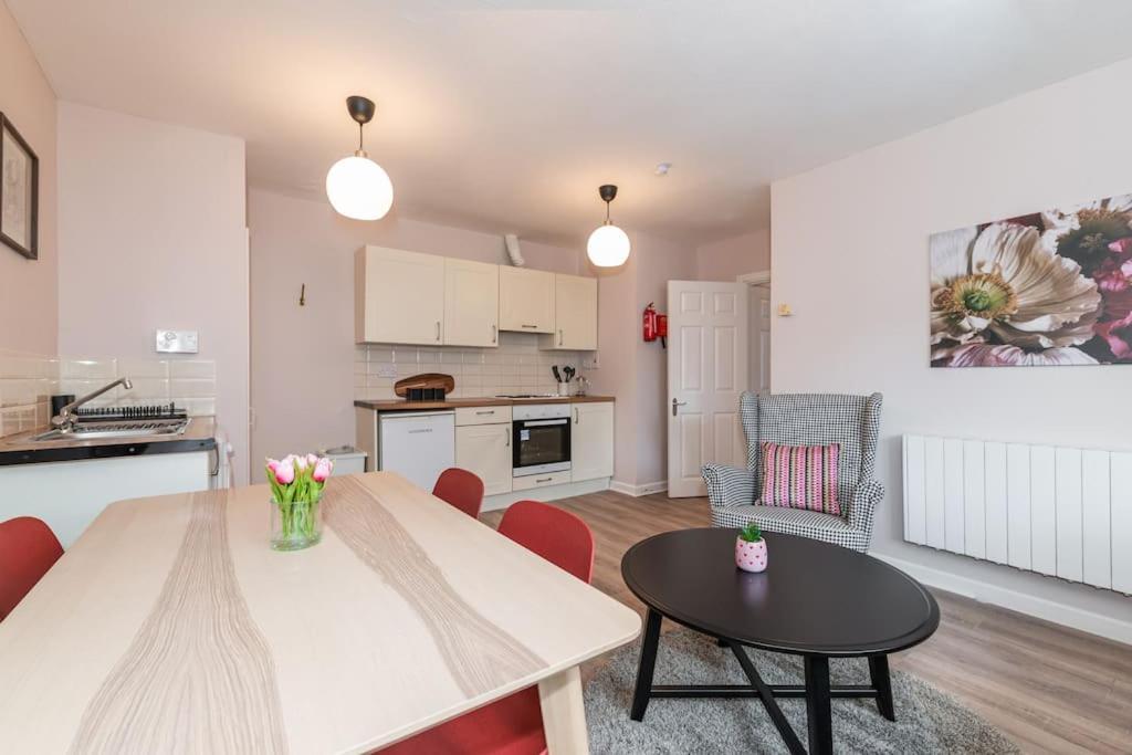 Fully Refurb Drogheda Apt7 3Rd Floor מראה חיצוני תמונה